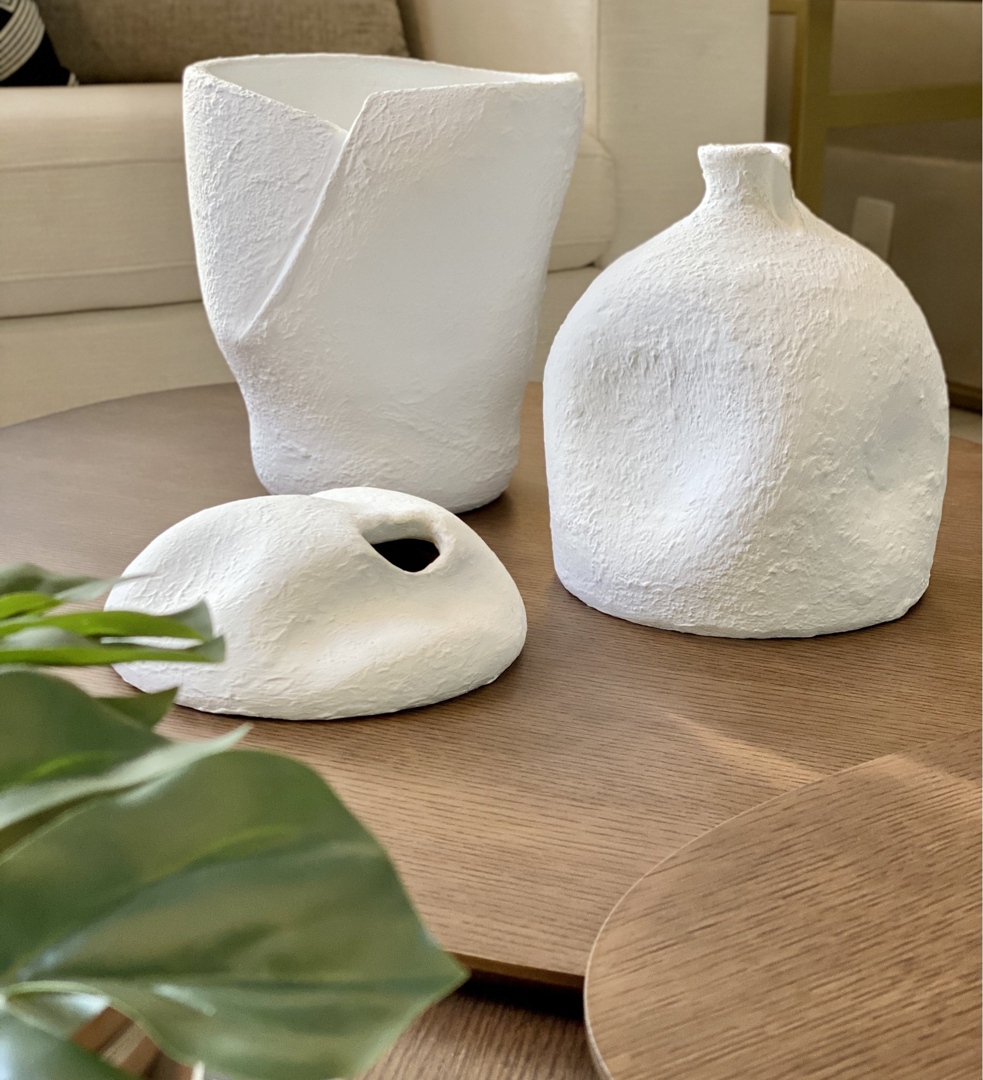 Vaso cerâmica branco assimétrico com fenda G