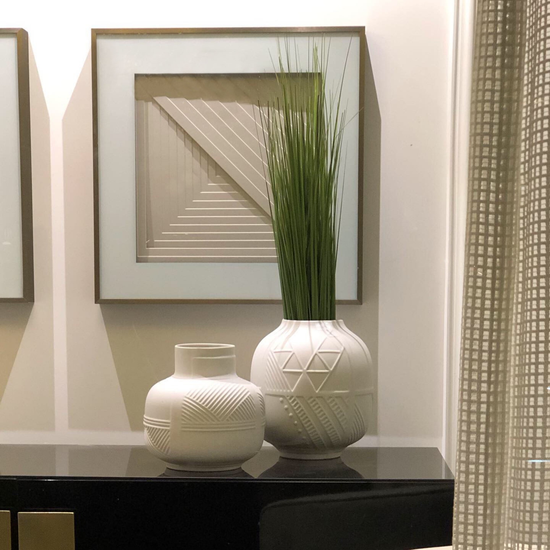 Vaso cerâmica branco fosco com relevo
