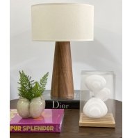 Abajur madeira cônico com cúpula off white