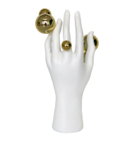 Escultura mão resina branco bolas douradas 