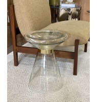 Mesa apoio vidro cônica com metal dourado