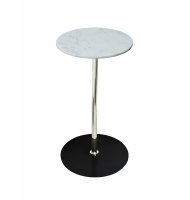 Mesa lateral com tampo de mármore carrara e base inox M Mesa lateral com tampo de mármore carrara e base inox M