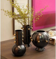 Vaso metal grafite redondo bolas douradas 