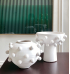 Vaso cerâmica com base branco com bolas 