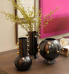 Vaso metal grafite redondo bolas douradas 